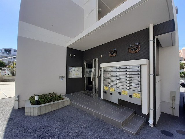 【エントランス】 | アンドーバーテラス銘苅 | 建物の内部です