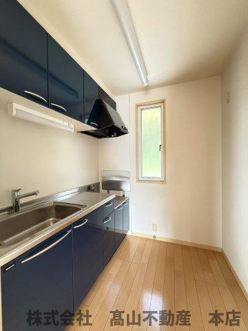 三洋タウン岡垣Bのキッチン|※掲載写真は同タイプの別号室です。実際の仕様・設備は内見時にご確認ください