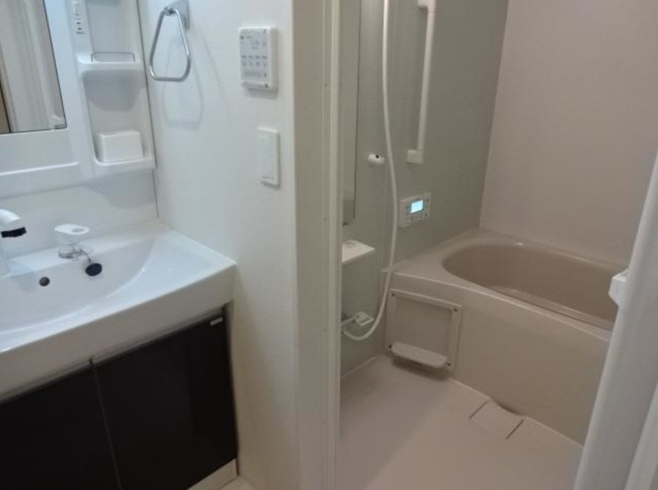 稲城市百村の賃貸マンションの浴室|別部屋参考写真