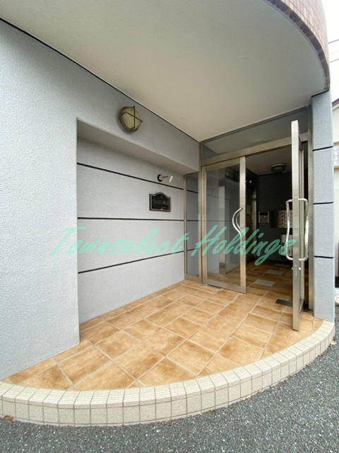 鎌倉市梶原１丁目の賃貸マンションのエントランス