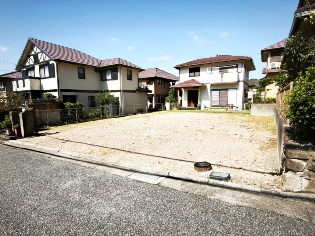 川西市南野坂１丁目　売土地の外観|前面道路も広いので風通しも良いです