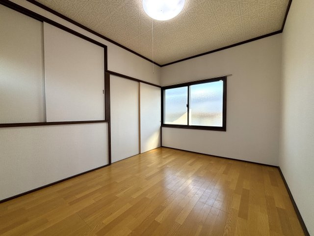 新潟市西区小針西1丁目の前面道路含む現地写真