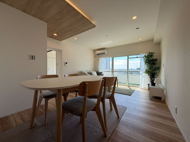 杉並区高円寺南１丁目の中古マンションの居間・リビング