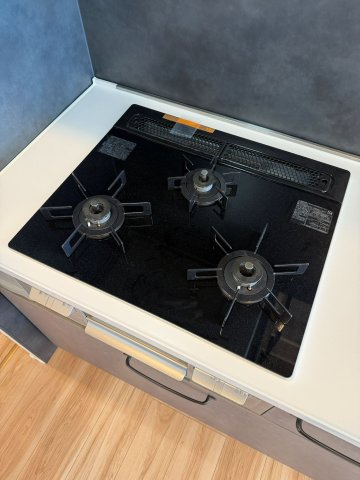 杉並区高円寺南１丁目の中古マンションのキッチン|3口ガスコンロ