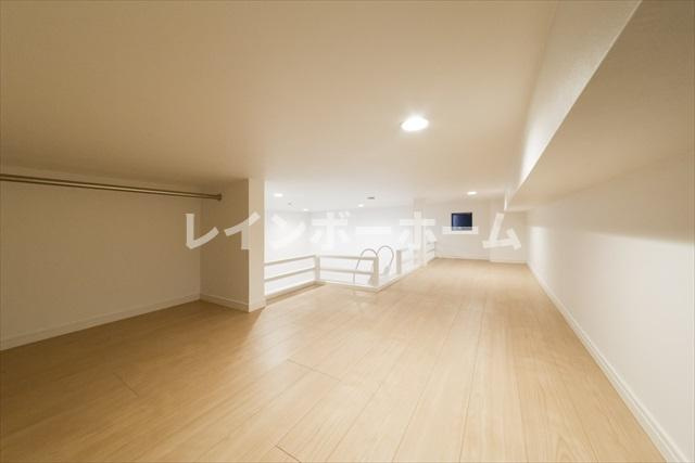 メゾン・ド・ジャンヌの内装|明るい室内です