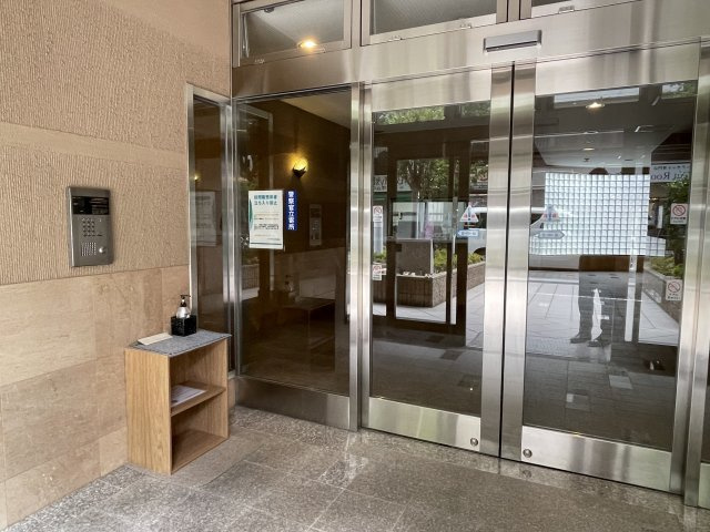 メゾン甲子園口北町のエントランス
