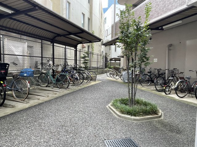 メゾン甲子園口北町の駐輪場