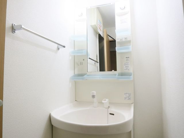 アベニール高砂の洗面所|キッチンです☆