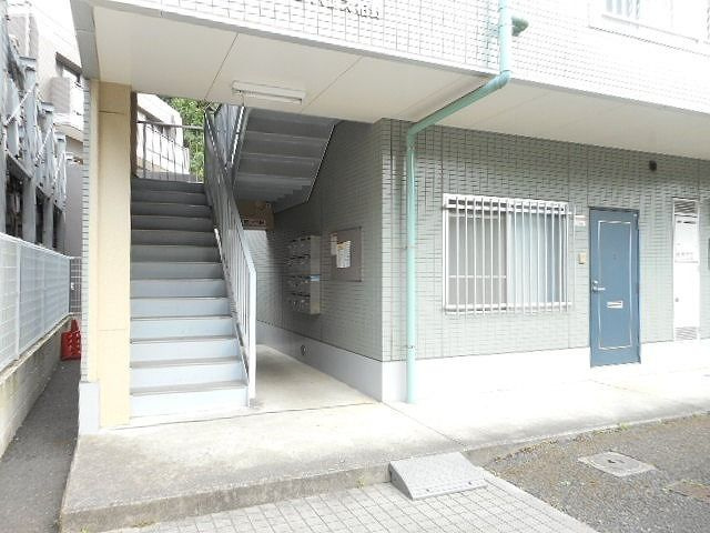 グリーンパレス柏野のエントランス