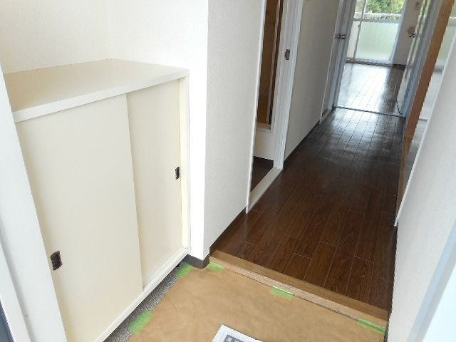 グリーンパレス柏野の玄関