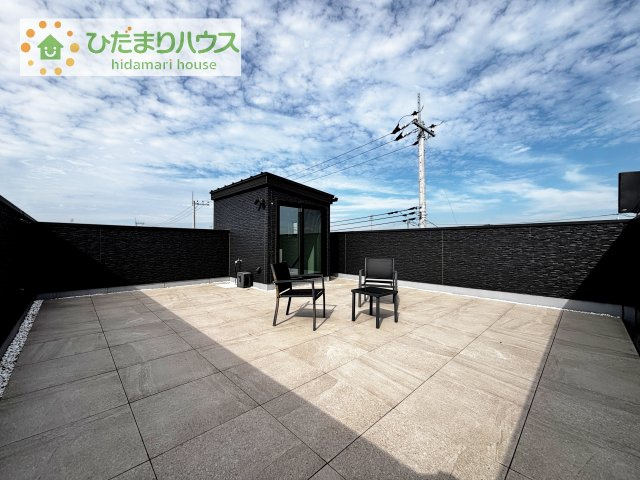 【バルコニー】 | つくば市下河原崎　中古戸建 | 空を独り占めできる開放感あふれる屋上テラスです♪チェアを置いておうちカフェを楽しんだり、休日をリゾート気分でゆったり過ごせるプライベートな空間♪
