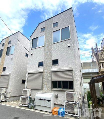 北区赤羽西２丁目のアパートの外観|

