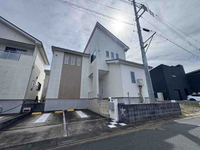 -三丁目不動産-　比企郡滑川町月の輪5丁目　平成28年築の外観