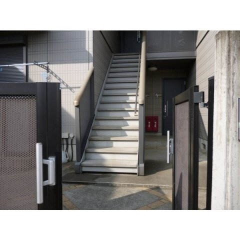 アイネス　スクエアのエントランス