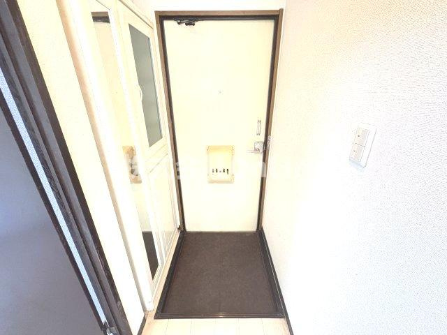 今辻ハイツの玄関