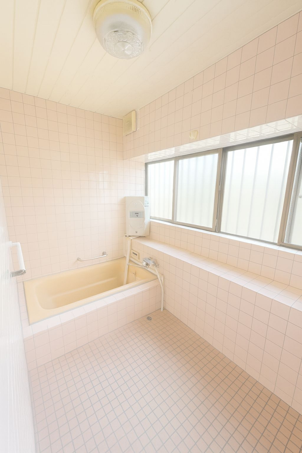 小郡市三沢　中古戸建の浴室|コンパクトで使いやすいお風呂です