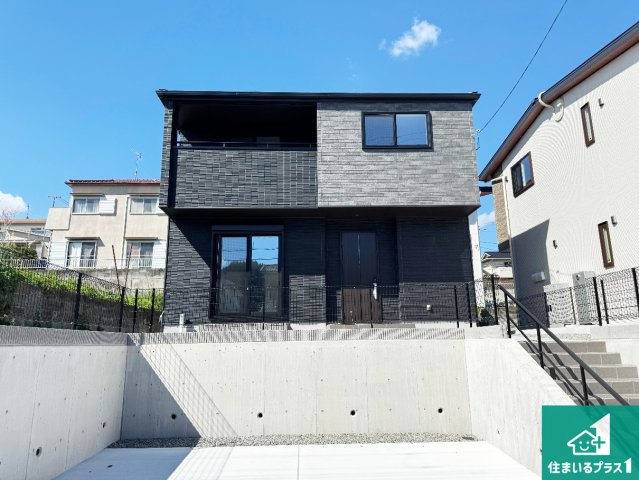 西宮市北六甲台　新築一戸建ての外観|お客様に長く安心して住んでいだだける事にこだわった家づくり！住んでからのアフターサービスにもしっかりと取り組んでいます！シンプルなトイレは落ち着く空間！お手入れも簡単です！