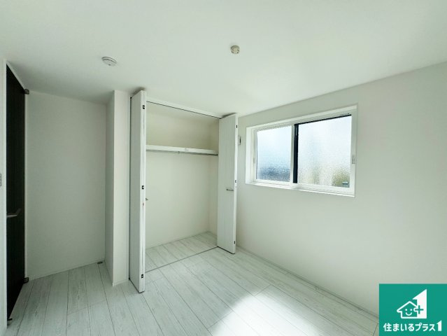 西宮市北六甲台　新築一戸建ての洋室|収納スペースが充実しているので子供の成長に合わせてたくさん収納ができます！家族構成に合わせた様々な活用ができる収納！