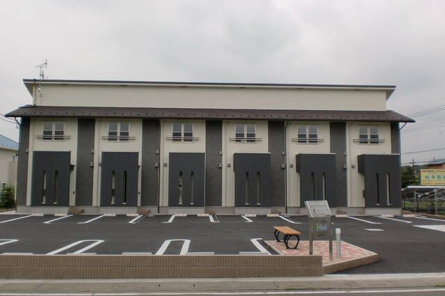 ＡＬＢＡ　ＲＥＳＩＤＥＮＣＥの駐車場