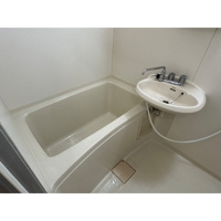コンパクトで使いやすいお風呂です