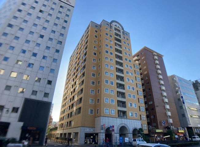 【外観】 | 東新宿レジデンシャルタワー | マンション1階部分に地下鉄の出入り口があるので大変便利な環境です。