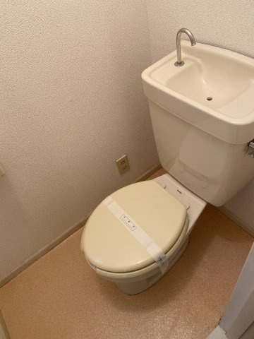 コンパクトで使いやすいトイレです