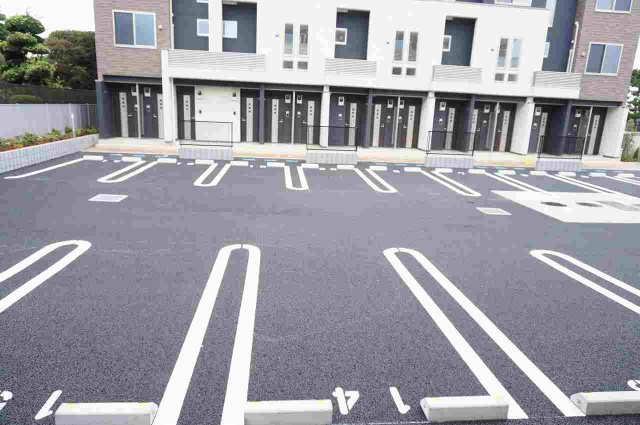 駐車場があるので、車を買う予定の方も安心です