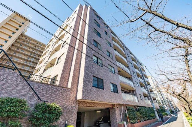 クレッセント目黒青葉台の外観|スーパーやコンビニ近く買物便利！平成９年築の耐震基準適合マンション、クレッセント目黒青葉台は即日現地案内可能となっておりますので、お気軽にお問い合わせください！