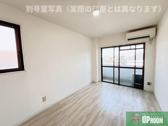 OMレジデンス岩倉の居間・リビング