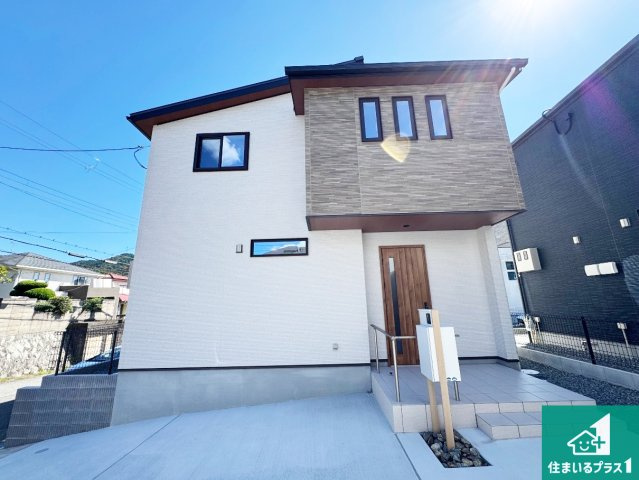■西宮市北六甲台　新築一戸建ての外観|シンプルなトイレは落ち着く空間！お手入れも簡単です！