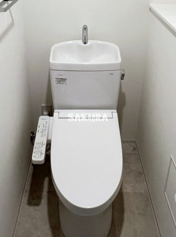 【トイレ】 | SCL関内 | 落ち着いた色調のトイレです♪