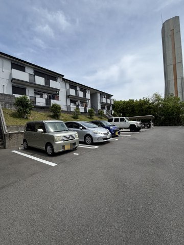 ディアス東寝屋川の駐車場