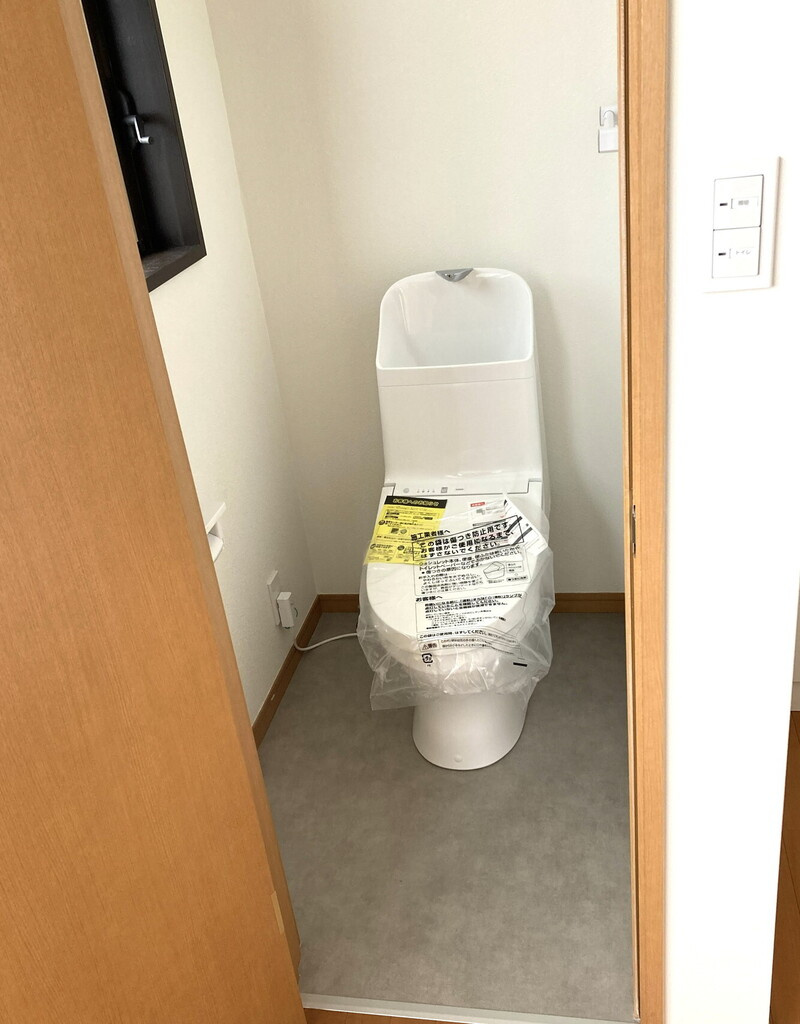 西条市丹原町池田1169-5　中古戸建のトイレ