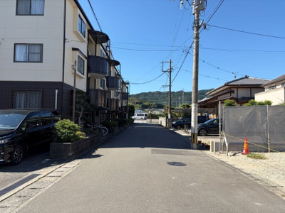 【前面道路含む現地写真】 | 【NEXT-STEP HOME】＿＿注文住宅クオリティ＿＿●〇暮らしが整う家〇● | 現地（2026年10月）撮影◆前面道路約6メートルとゆとりがあります◆
