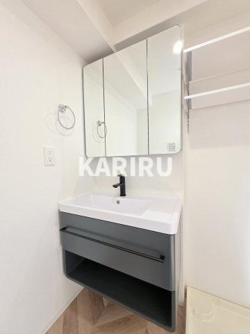 セレニテ蒲生四丁目駅前アリエの洗面所|階数・部屋によってカラーパターン有（カームブルー・ヘリンボーン・マーブルグレー）