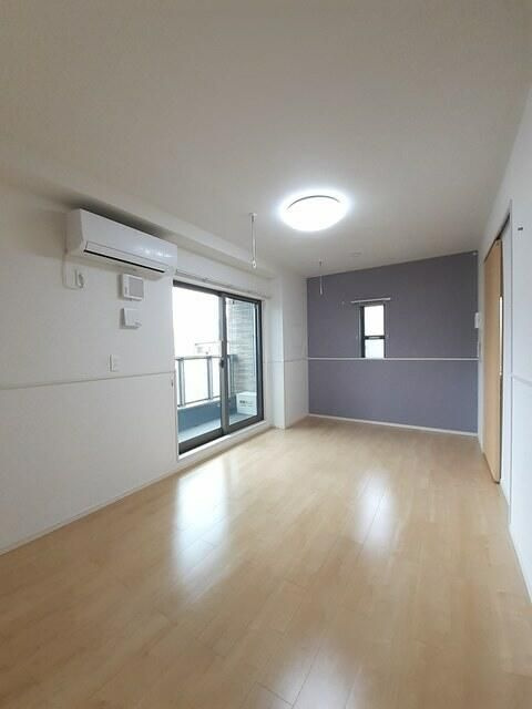 メゾン　ド　レスポワールの居間・リビング