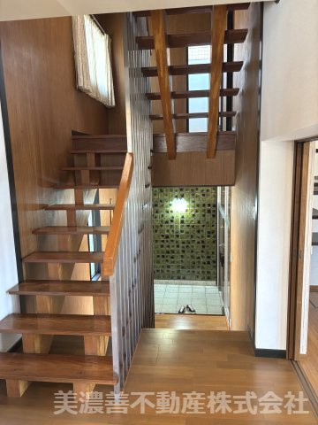 ６６７８３　岐阜市此花町中古戸建ての内装