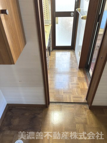 ６６７８３　岐阜市此花町中古戸建ての内装