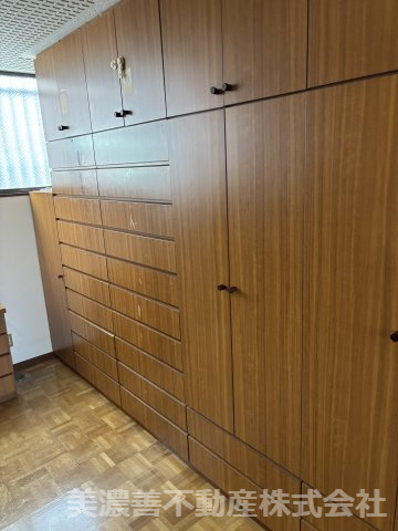 ６６７８３　岐阜市此花町中古戸建ての収納