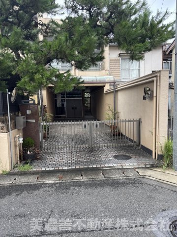 ６６７８３　岐阜市此花町中古戸建てのエントランス