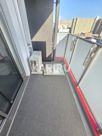セレニテ蒲生四丁目駅前アリエのバルコニー|階数・部屋によってカラーパターン違い（カームブルー・ヘリンボーン・マーブルグレー）