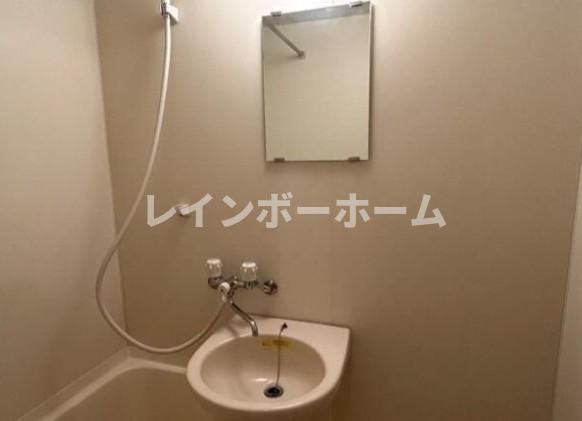 メインシティガーデンメヌエット　仲介手数料が無料です!!の洗面所|スペースが確保できる洗面所です