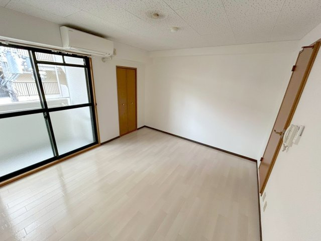 淡路グリーンマンションの居間・リビング