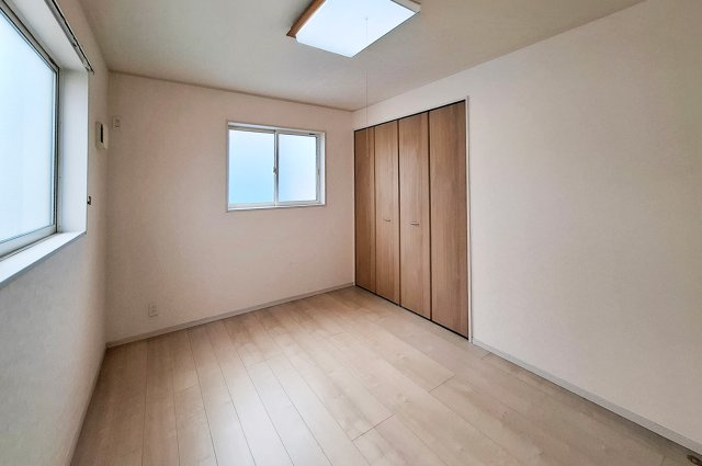 泉大津市清水町の子供部屋|洋室3：約6帖の洋室。子供部屋や趣味部屋など多用途に活用できます。