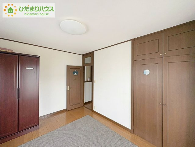 日立市かみあい町2丁目　中古戸建の寝室|各居室にはしっかりと収納を完備！