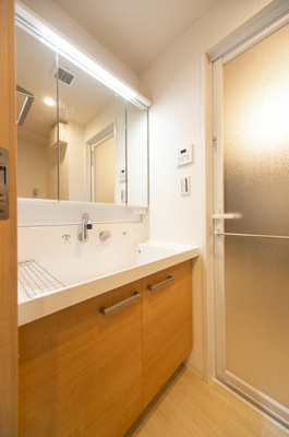 【洗面所】 | ウィステリア　エス　上野 | ※写真は同タイプ住戸です。