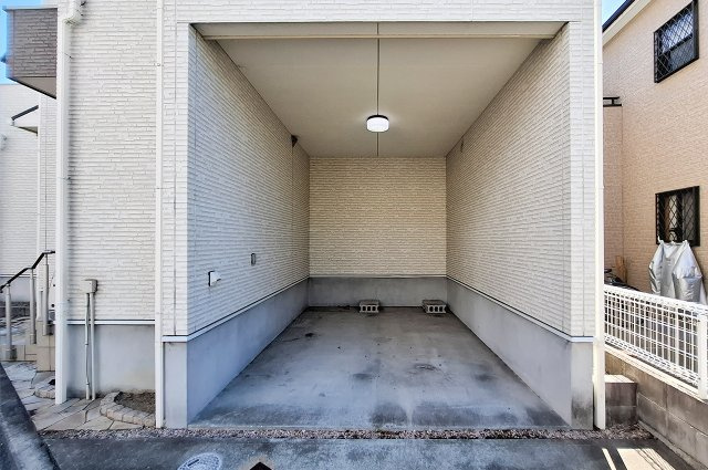 岸和田市池尻町の駐車場|ビルトインガレージ