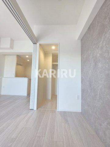 セレニテ蒲生四丁目駅前アリエの寝室|階数・部屋によってカラーパターン違い（カームブルー・ヘリンボーン・マーブルグレー）