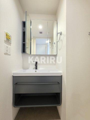 セレニテ蒲生四丁目駅前アリエの洗面所|階数・部屋によってカラーパターン違い（カームブルー・ヘリンボーン・マーブルグレー）