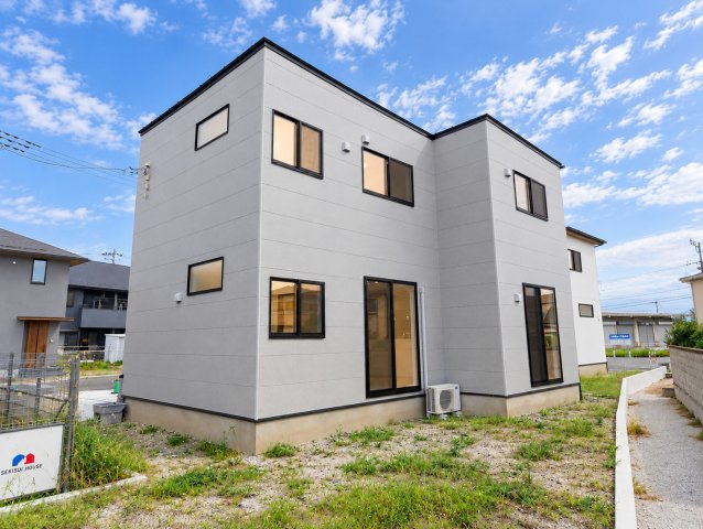 甲府市古上条町 ZEH水準 新築 全2棟 B号棟 オール電化の画像